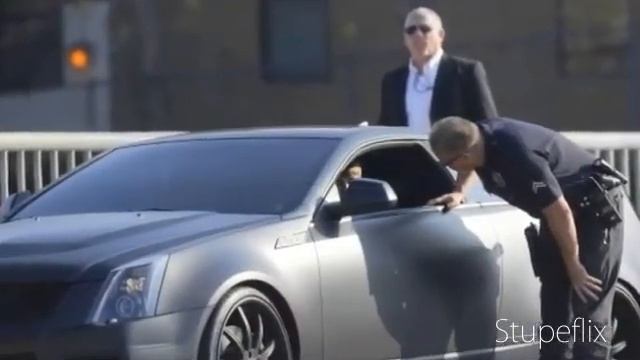 Justin Bieber Gets Pulled Over смотреть онлайн