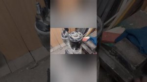 шкода фабия 2, замена щёток на стартере,  снять стартер.