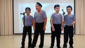 "За Серёгу из Рязани.." исполняют ученики 4 класса (рук.Сердюкова А.В.)