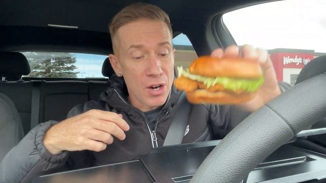 Is Wendy's NEW Classic Chicken Sandwich The BEST Yet? | Fast Food Review
