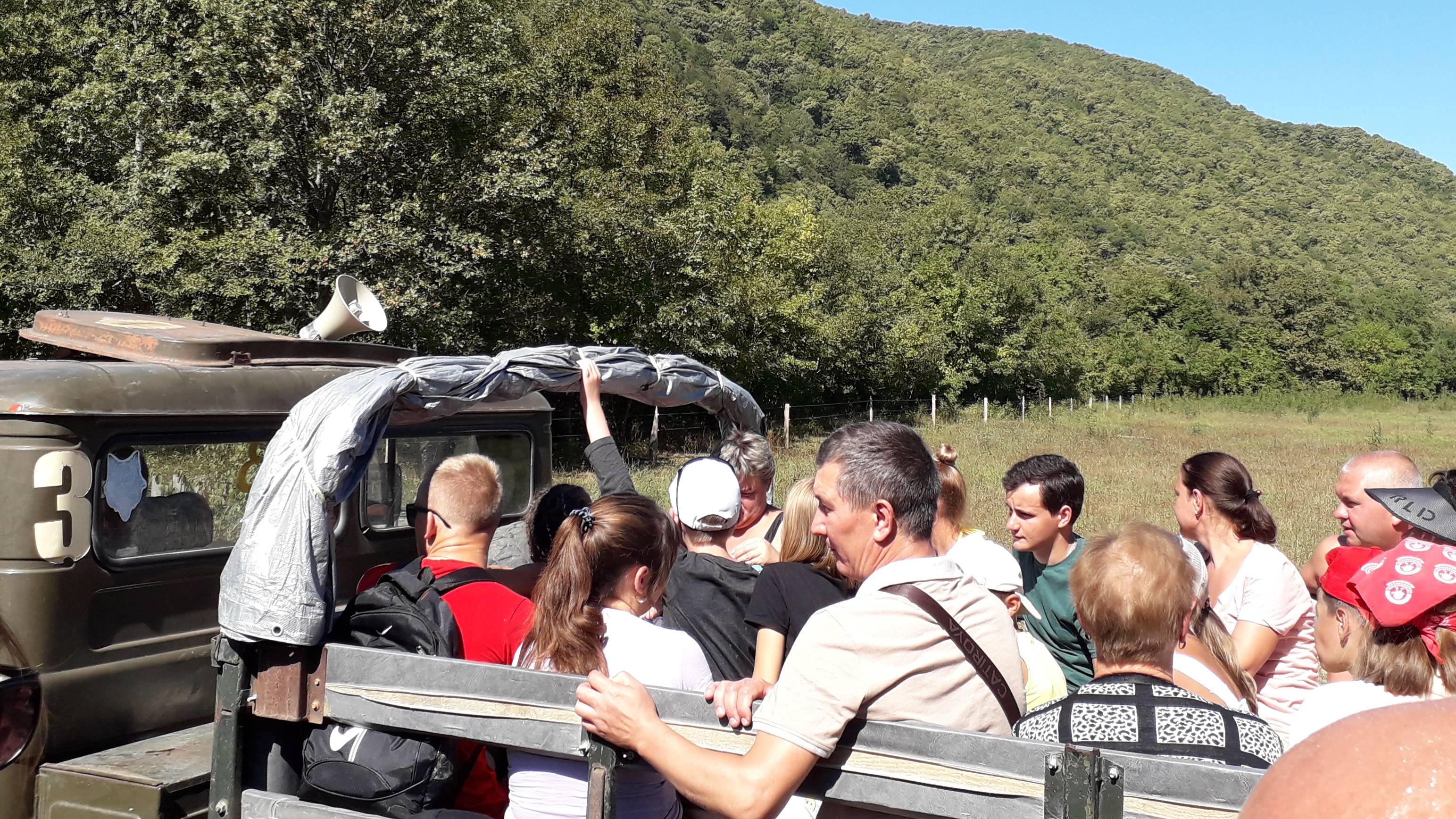 На Газ 66 по горной речке с обливаниями, самая весёлая экскурсия в Туапсе. Кавказ, горы Тенгинки смотреть онлайн