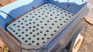 Поилка для пчёл с подогревом