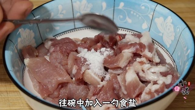 辣椒炒肉到底先炒辣椒还是先炒肉？好多人没搞清楚，看大厨如何做【刘姐厨房 Magic Food】 смотреть онлайн