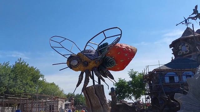 Сказочная пчела. Пчела может быть не только медоносной. смотреть онлайн