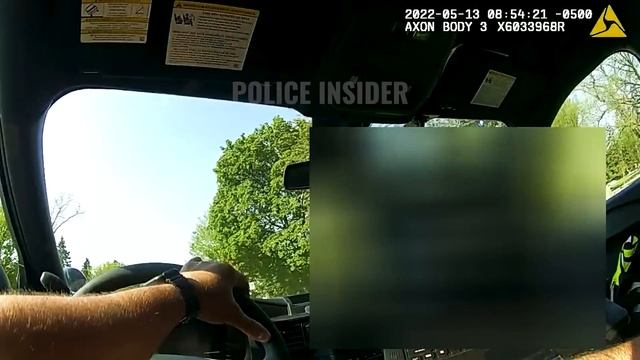 Wanted Criminal Punches Cop In The Face During Arrest смотреть онлайн