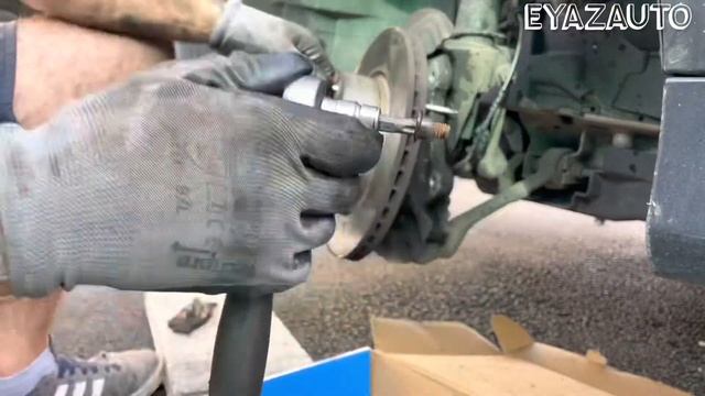 BMW 318 e90 CHANGEMENT DES DiSQUE PLAQUETTES AVANT (FREN BALATA DEĞİŞİMİ) смотреть онлайн