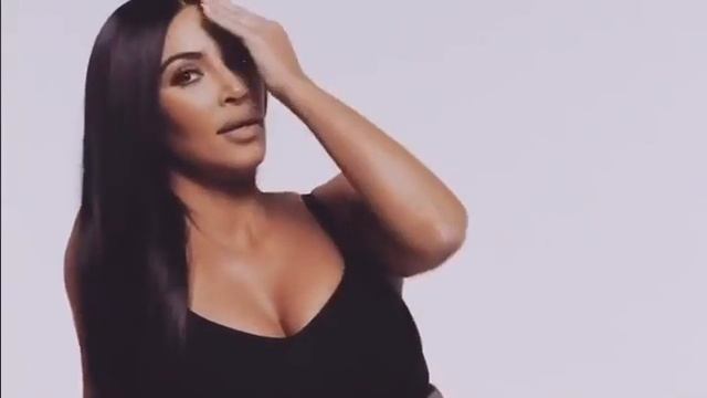 Kim Kardashian hot bo*bs смотреть онлайн