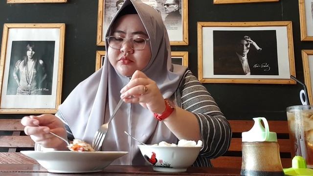 SARAPAN BUBUR & NASI LIWET DEPUHAN SALSA || PANGKALANBUN смотреть онлайн