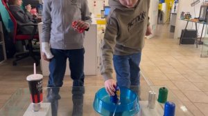 Битва спинфайтеров. #игрушки #мультики #спинфайтеры #волчки #турнир