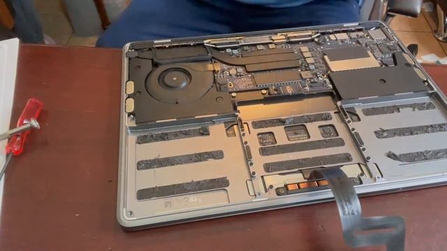 A1708 Mac book pro battery replacement смотреть онлайн