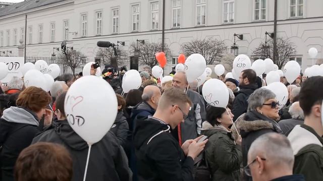 KOD walentynkowy przed Pałacem Prezydenta, 14.02.2016, Warszawa. смотреть онлайн
