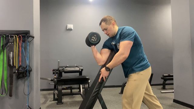Как накачать руки в зале? Как накачать бицепс?
