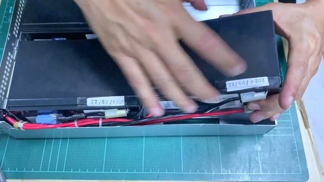 Replace Battery APC Smart UPS C 1500 Model SMC1500I 2U смотреть онлайн