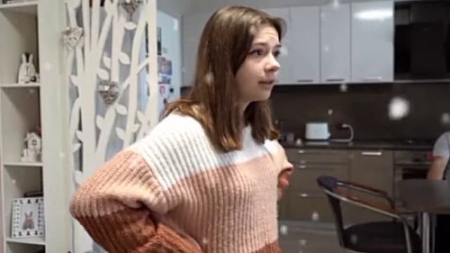 Баку и Соня клип:кроссы цвета абрикоса смотреть онлайн