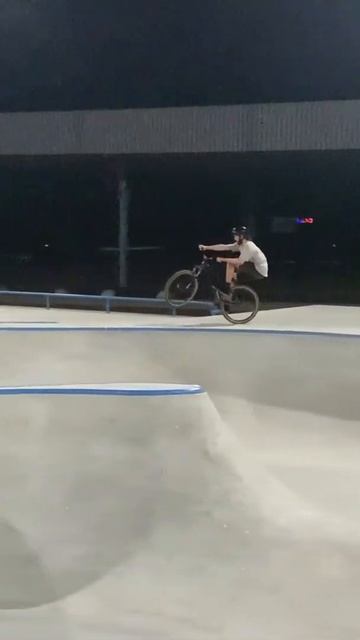 Manual line MTB 26" | Мэнуал на МТБ | New skate park Kyiv смотреть онлайн