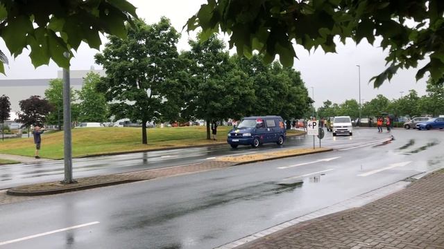 VW Bulli Festival, Start des Konvois bei VW Nutzfahrzeuge in Hannover-Stöcken, am 23. Juni 2023! смотреть онлайн
