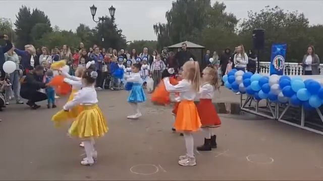 танец "Чимби-римби" (танцевальная группа д/с №21 "Росинка" смотреть онлайн