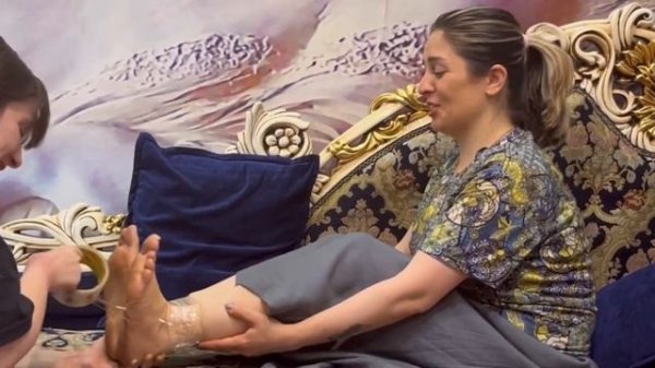 چالش فرار از چسب🤪The glue escape challenge😀#tickle challenge