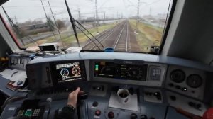 Машинист поезда показывает работу от первого лица