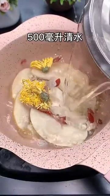 冰糖雪梨做的果冻撞奶，冰凉爽口，太好喝了 смотреть онлайн