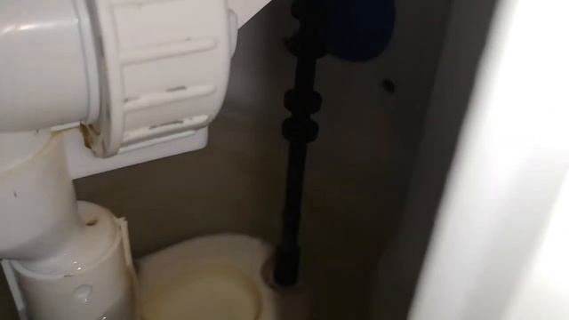 Инсталяция Cersanit протекает.