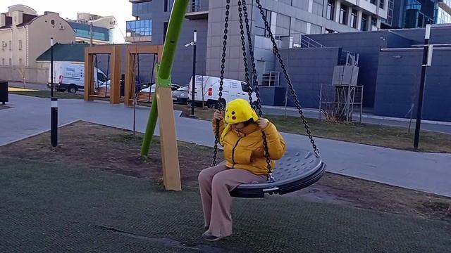 Аня на качеле артсквер. смотреть онлайн