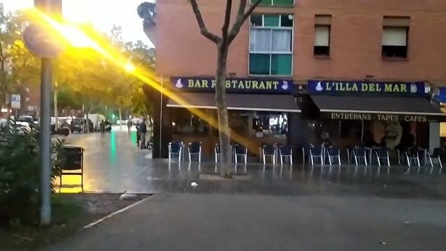 АСМР. Дождь и звуки города. смотреть онлайн