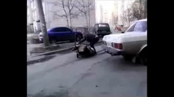 Бомж опаздывает (прикол)