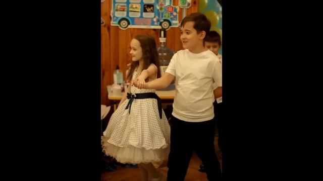 Останній дзвоник 1 Б клас . Ліцей 88 смотреть онлайн