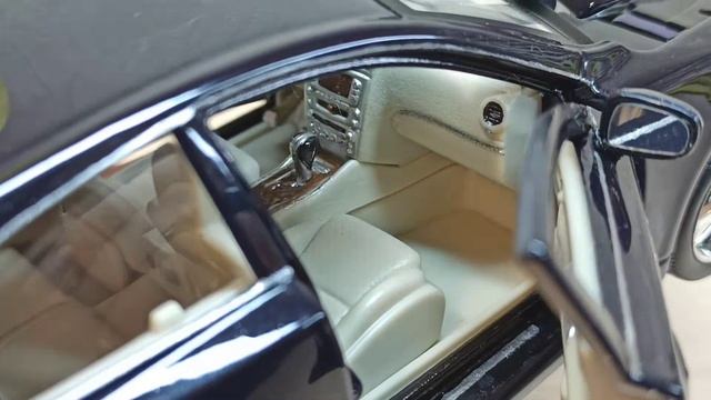 Lexus IS350 II(I)'2005 V6. 1-24 от Bburago.+