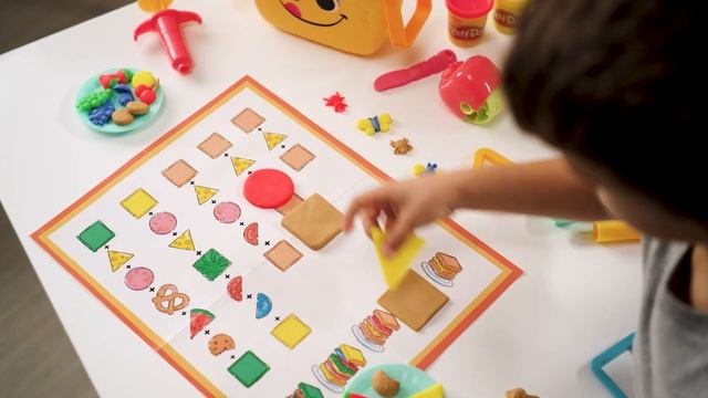 Play Doh Picnic Shapes Starter Set смотреть онлайн