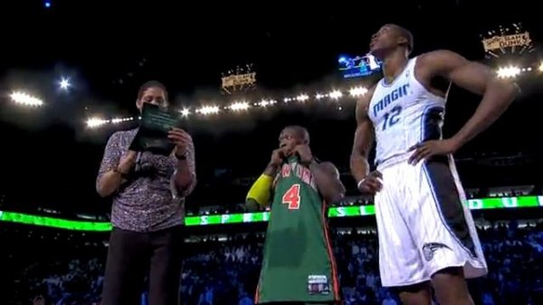 Slam Dunk Contest 2009 Nate Robinson Dunks Over Dwight Howard