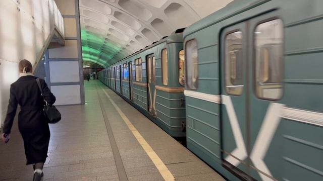 81-717.5/714.5, 81-717.5М/714.5М Московский транспорт и 81-714.5М на станции Красногвардейская смотреть онлайн