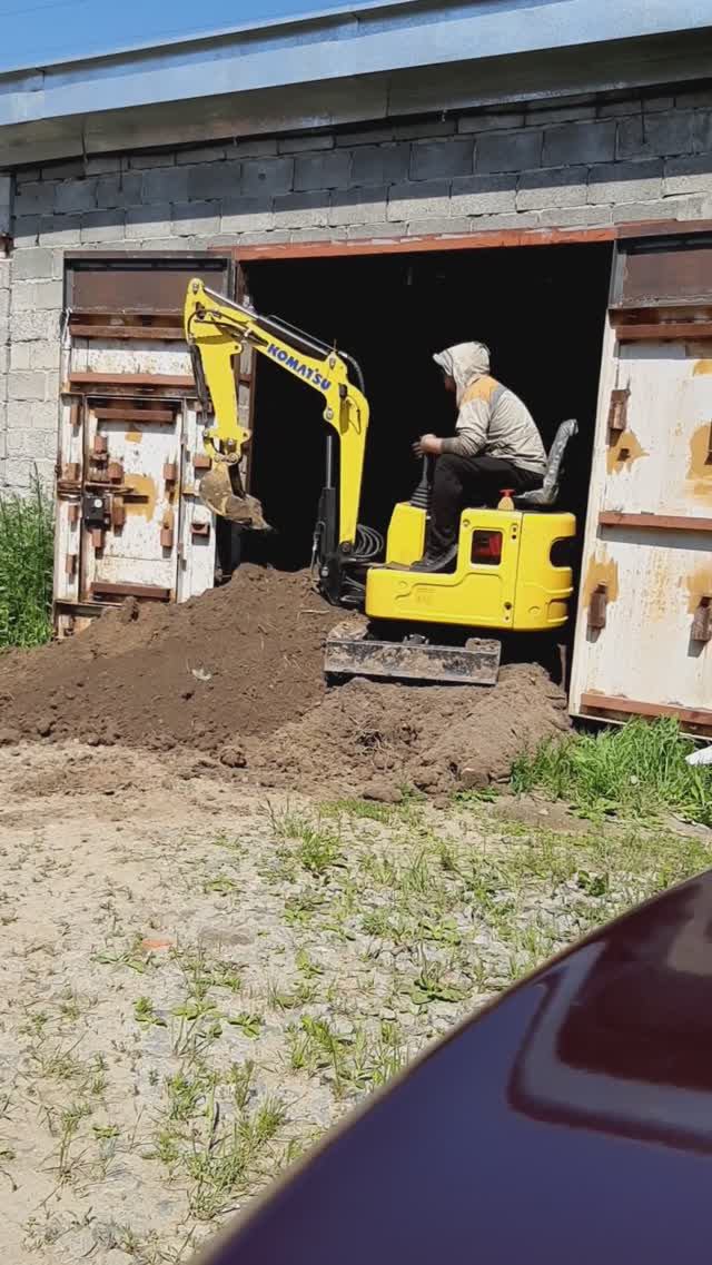 Минитехника копает землю смотреть онлайн