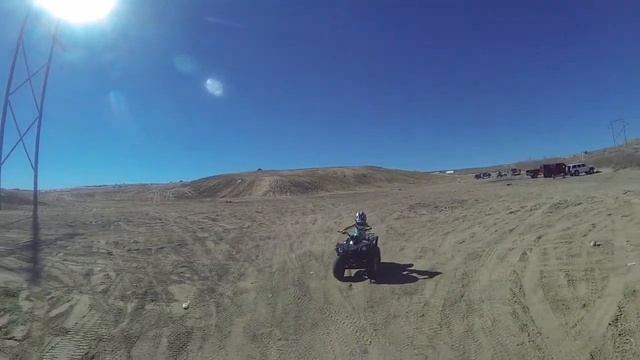 Kids ridding Yamaha Grizzly 80 смотреть онлайн