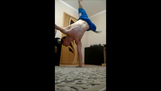 Alexey Smirnov One Arm HandStand. смотреть онлайн
