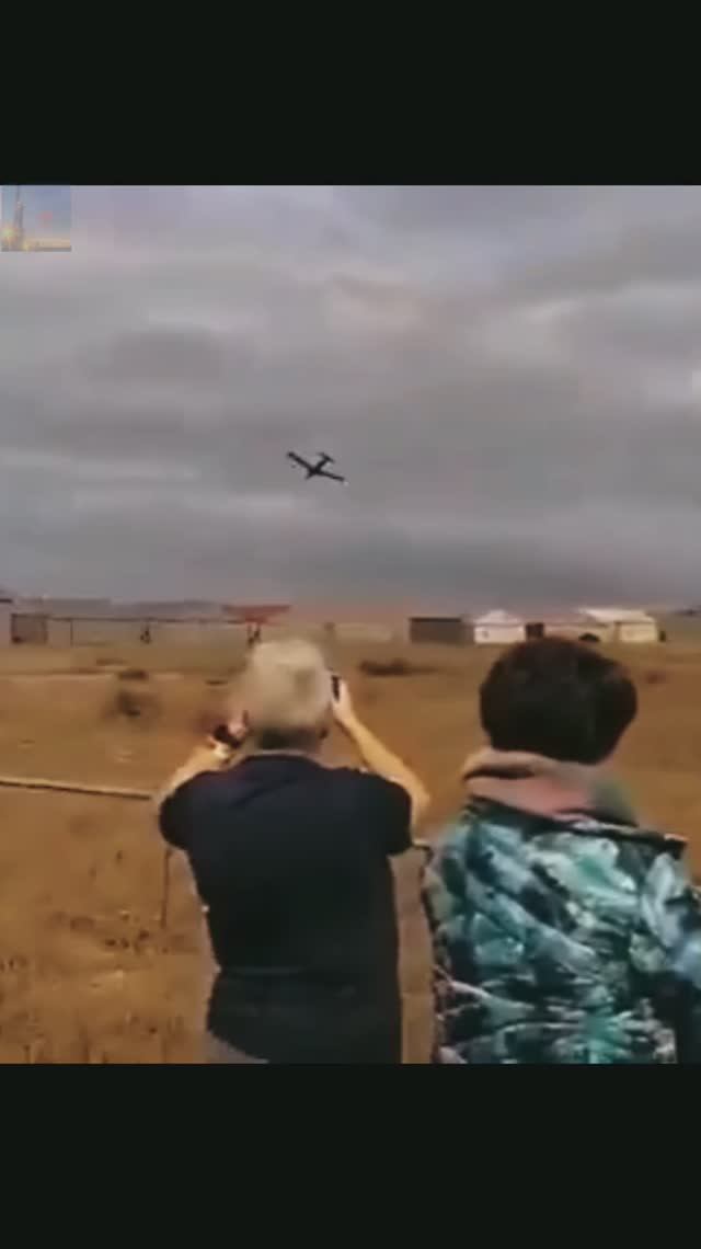 В ЮАР во время авиашоу разбился самолёт, пилот погиб. смотреть онлайн