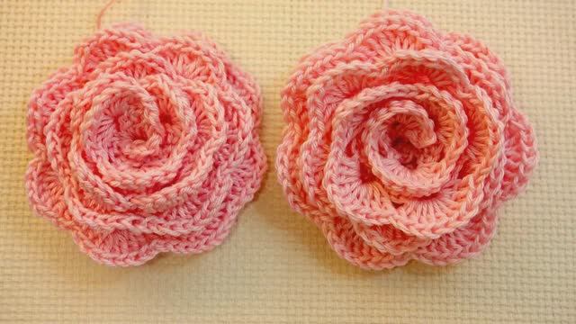 ✿Как связать розочку крючком. Объемные цветы для украшения *crochet flowers for beginners Урок 75 смотреть онлайн