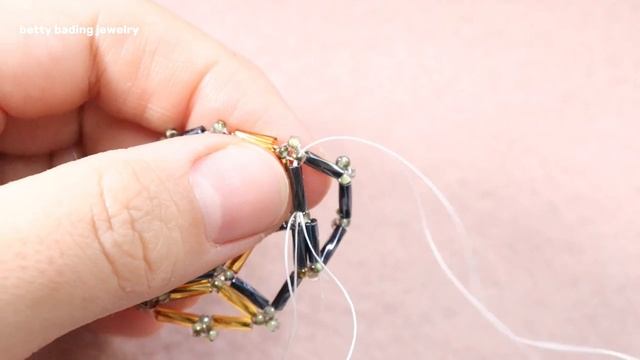 Цветочный шарик из бисера с 2 рядами стекляруса. Мастер Бетти смотреть онлайн