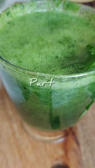SPINACH, LETTUCE, BANANA & GINGER SMOOTHY part 3 смотреть онлайн