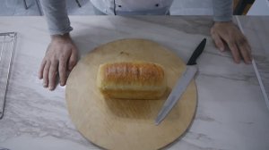 Пшеничный формовой хлеб на закваске 50% влажности.