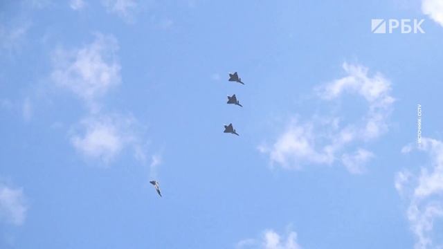 Видео как китайские военные пилоты оттачивают боевые навыки на истребителях четвёртого поколения J-1