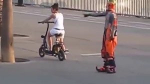 Уличный клоун отжигает в Испании