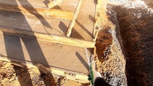 Как сделать КРЫЛЬЦО своими руками. Опалубка, фундамент, ступеньки, размеры