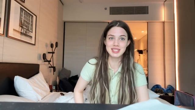 АКУЛИЧ ФОТКАЛИ Г0ЛОЙ НА ПЛЯЖЕ... смотреть онлайн