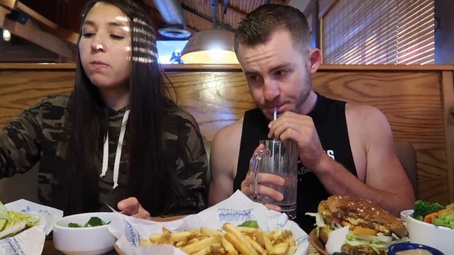 OUR ANNIVERSARY CHEAT DAY! (NEW OREO FLAVORS) смотреть онлайн