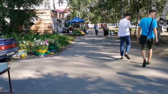 Небольшая закупка продуктов. Пешком по городу... смотреть онлайн