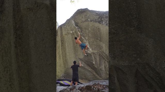 Yosemite Bouldering: The Rift (V8) смотреть онлайн