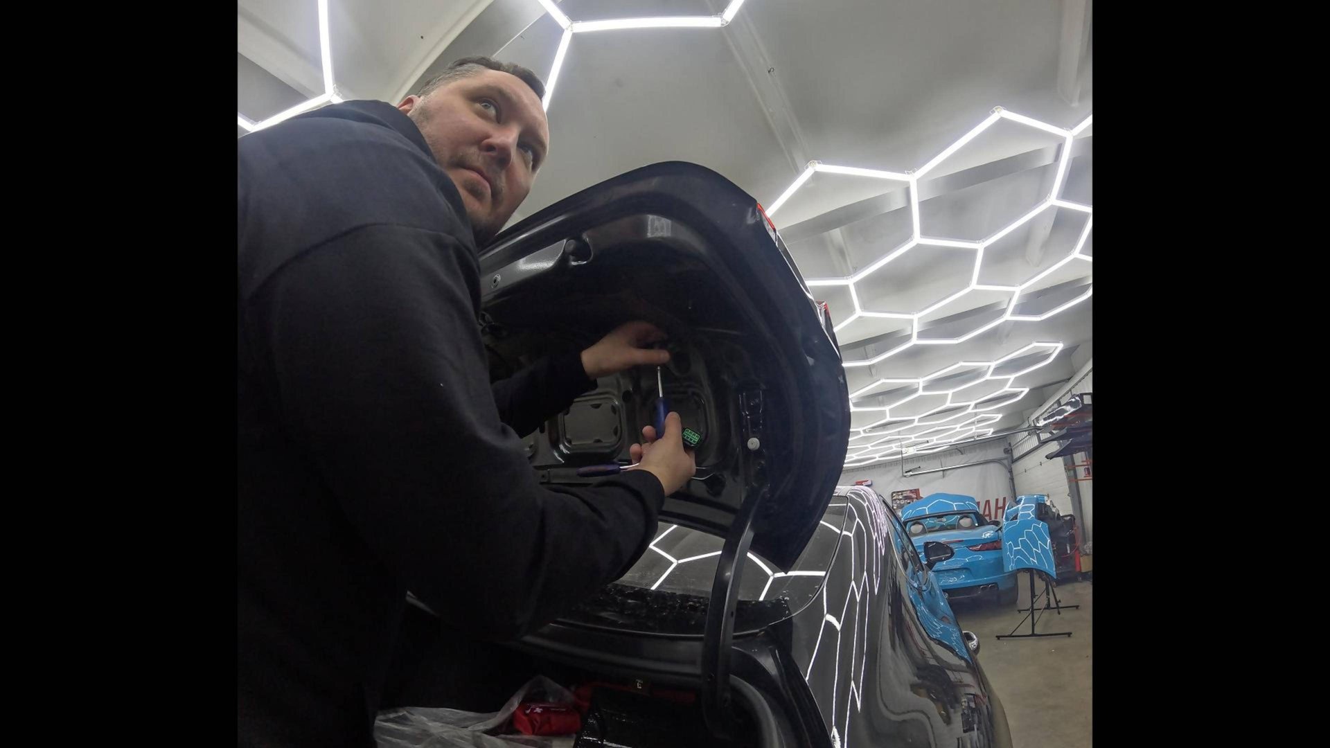 Егор лучший. Устранение сверчка и ремонт кнопки багажника Sonata. Ремонт проводки Soul 3G.