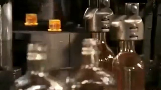 Вот так делают стеклянные бутылки!!! смотреть онлайн